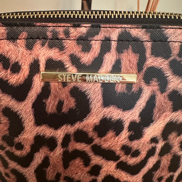 Steve Madden cheetah print dome crossbody satchel - Picture 2 of 11